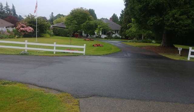 Dominion Brook Park Vacation Rental - Beautiful suite with garden/park views.