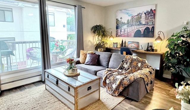 Downtown Condo near Rogers | Parking, Pool, Gym