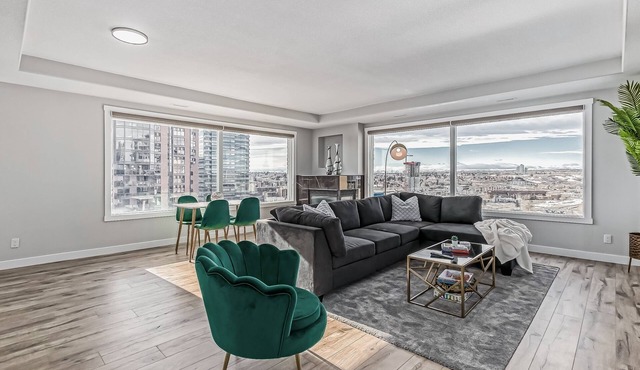 Downtown Sub Penthouse W City Views