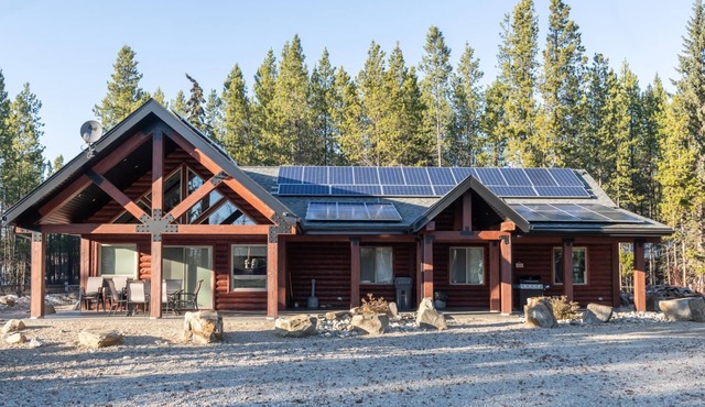 Eagle Nest Cabin Rental in Valemount