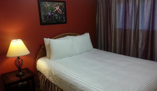Edgewater Motel