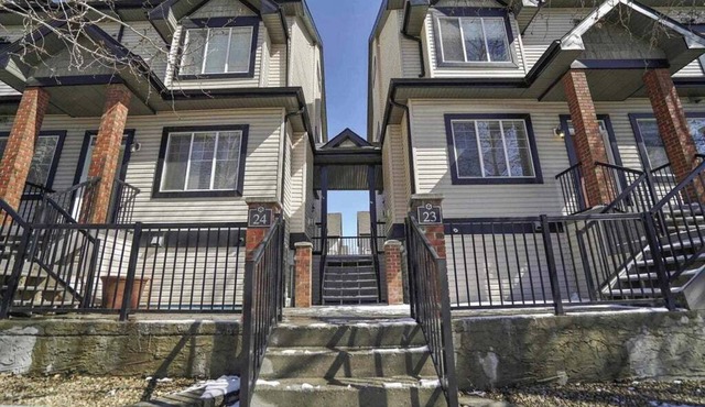 Entire luxury townhouse - upscale Terwillegar area - Almost 1800 sq ft!