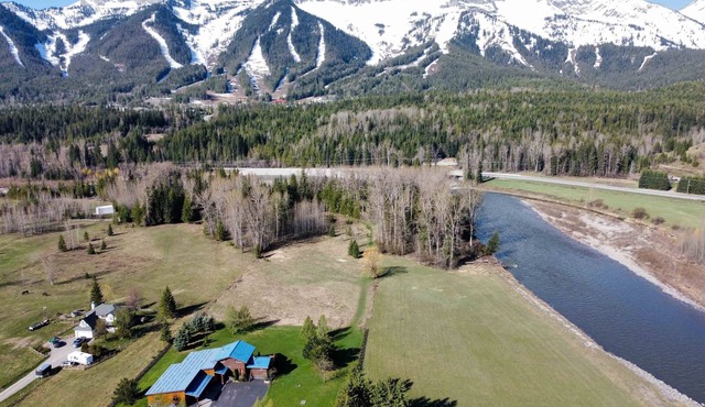 Epic Views with Hot Tub, Sauna & Fitness Room. in Fernie