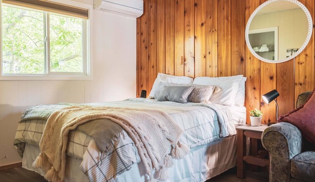 Escape & Unwind in Picturesque Christina Lake, Sleeps 2- Beaches, Golf, Fishing