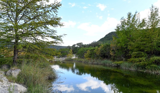 Experience Fall Colors @ Hilltop Cabin w/Hot Tub, Big Sky Views & River Access! in Vanderpool