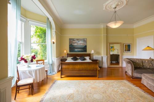 Fairholme Manor Inn