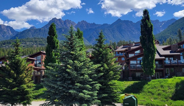 Fairmont Hot Springs Get-A-Way - Escape with Ease