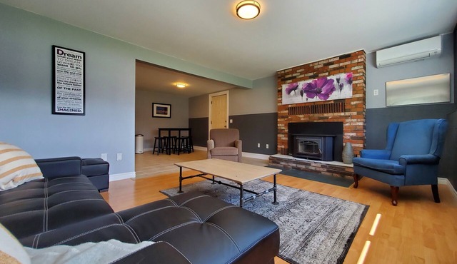 Family and pet friendly suite 5 minute walk to the lake