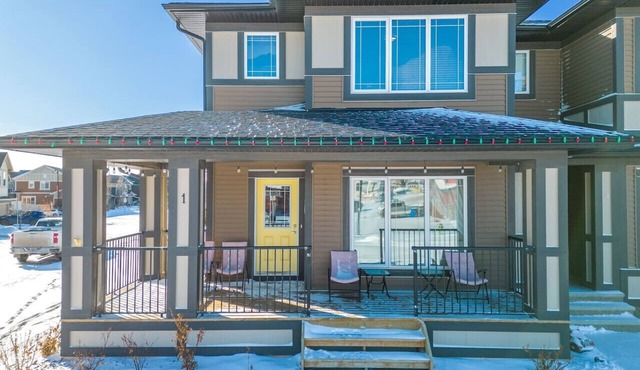 Family-Friendly 3BR: Rockies Fun & Cochrane Charm