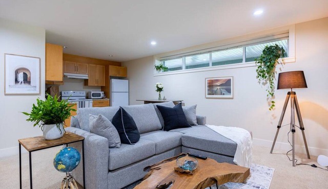 Family-friendly Guest Suite w A/C & Playground