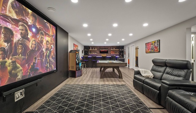 Family Fun Bungalow Retreat | Hot Tub | Gym | Theatre | Pool Table | Bar