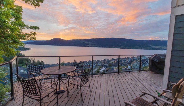 Family Lake-View Cottage at LaCasa Loft + 2BR Resort Access