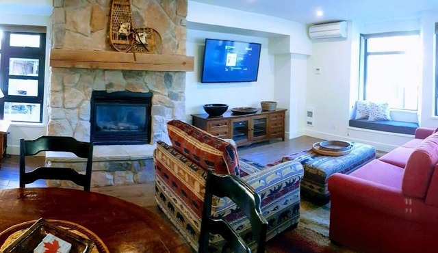 Family Time, Mountain Views, Perfect Vibes. Carleton Lodge Patio Condo.