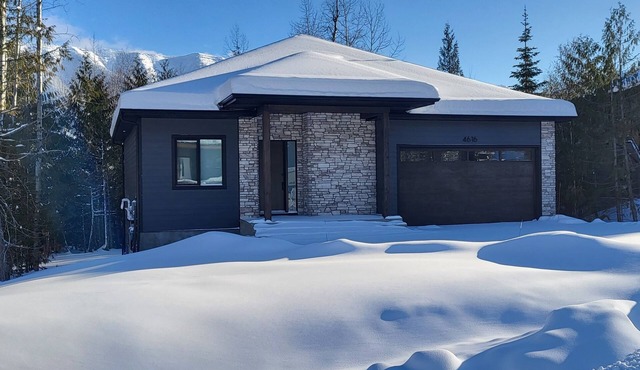 Fernie Escape Mountain Home on the Ski Hill