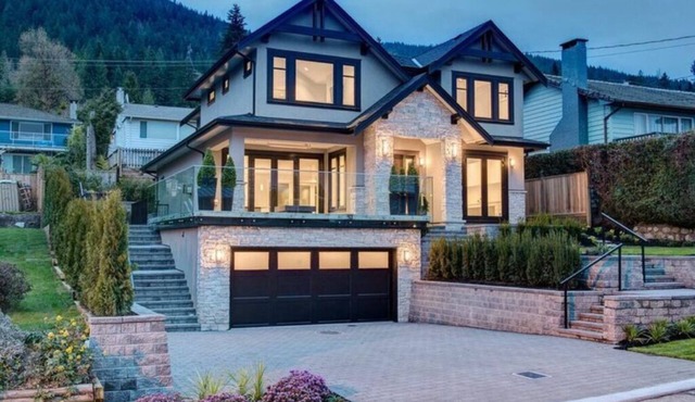 FIFA- Canyon Heights Modern Retreat North Vancouver