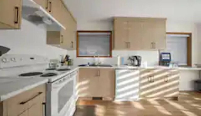 Five Bedroom Oasis with View of Abbotsford Valley