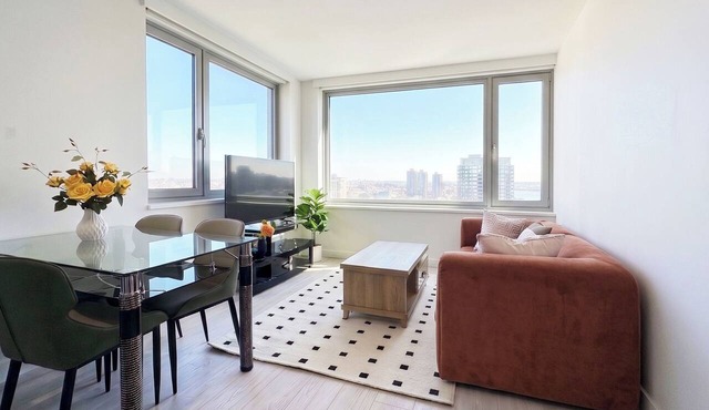 Free parking& AC 3 beds apartment close to Downtown & Skytrain