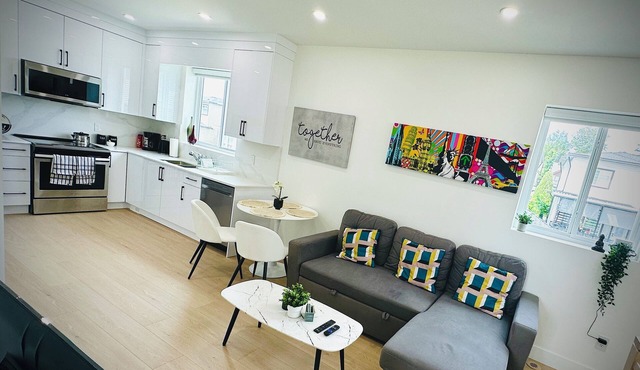 Fully AC 2 Bed 2 Bath Apartment in Surrey