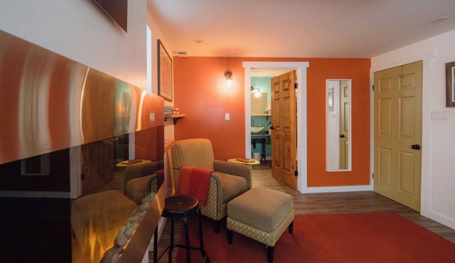 Gallery Suite at eARTh Studios
