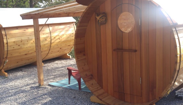 Garden Bay Cliff Dwellings - Glamping Experience BC Reg#H317690795