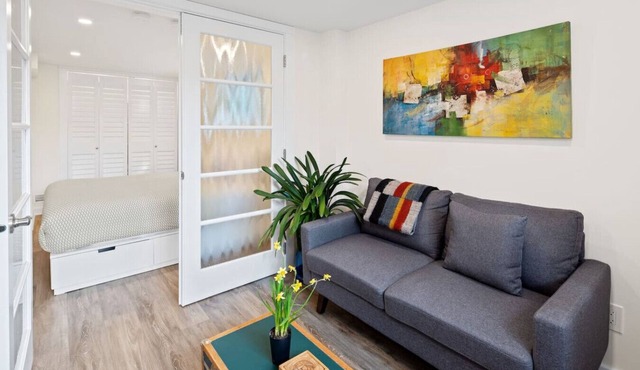 Garden City Suite: Perfect Location & Comfort