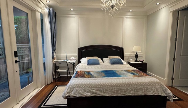 Gilbert house cozy guest ensuite room near YVR-airport in Richmond
