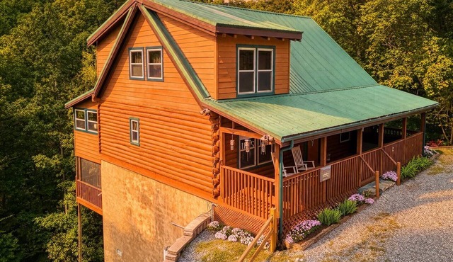 Glori's Retreat - $560 of FREE tickets for each paid day in Pigeon Forge