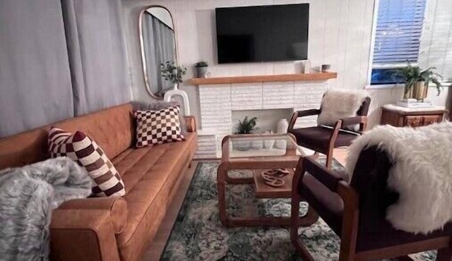 "Good Old Days: Retro Airbnb”