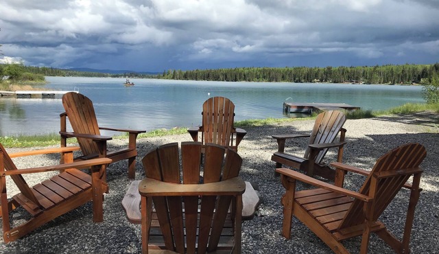 Gorgeous Lakefront cabin, pet friendly!