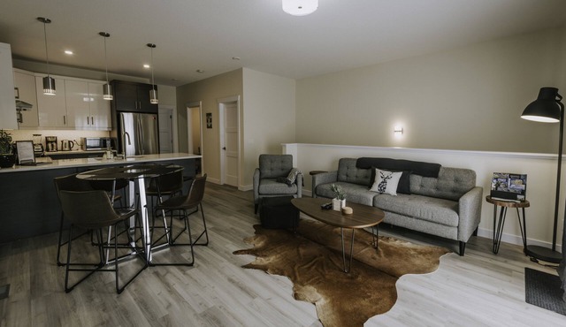 Gorgeous south facing 3BDR townhome!