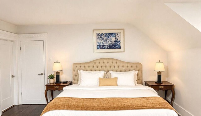 Grand Signature King Suite | 5 Min to Airport & 10 Min to Downtown