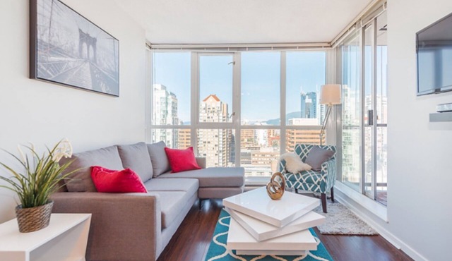 Granville Street Gem - 1 Bedroom & Den (B2)