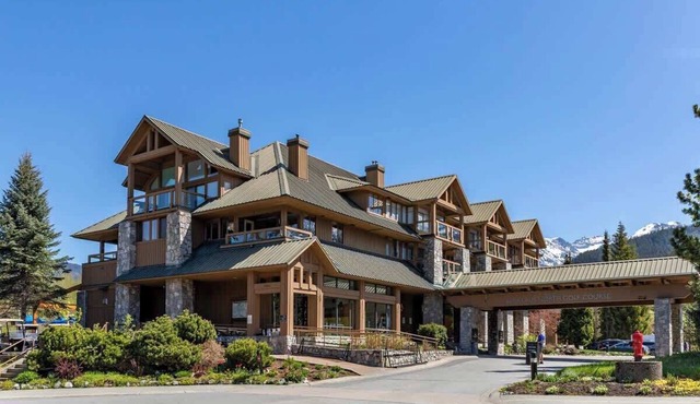 Green Lake condo w/panoramic views