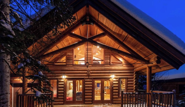 GrizzPaw Lodge 5 Bedroom Sleeps 14 People, Kicking Horse Mountain Resort
