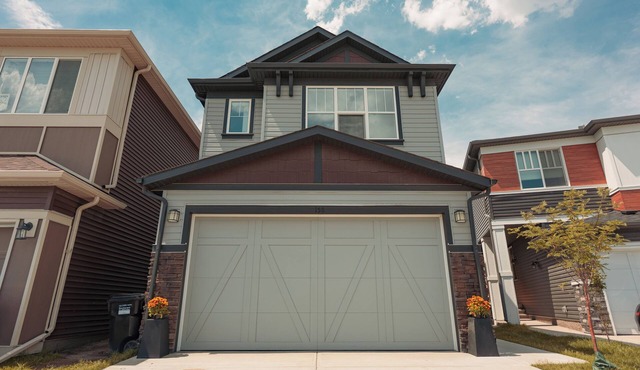 Group Stay/Near YYC/Sleeps 10/Garage