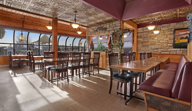 Guest House Inn & Suites