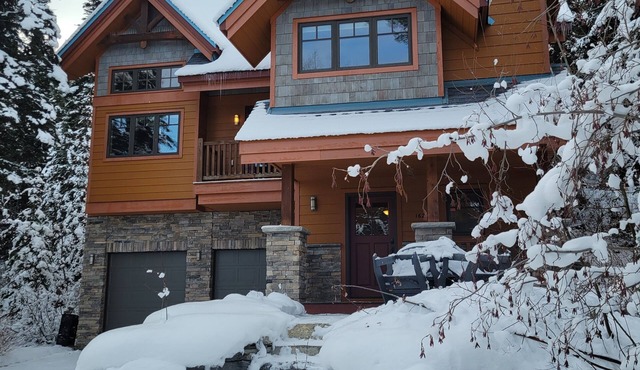 Gunners Lodge - True Ski-In/Ski-Out, Hot Tub, Sleeps 13