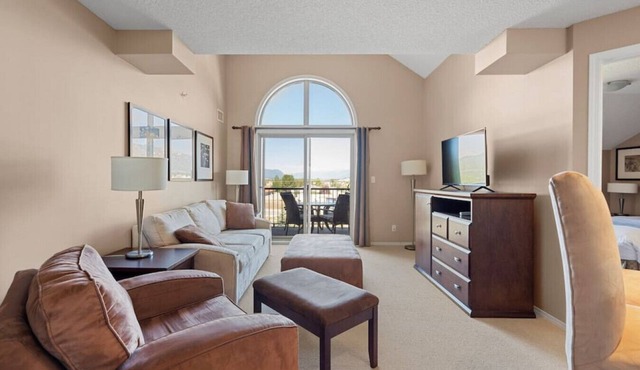 Hart of it All | Top Floor | Pool | Hot Tub | Gym