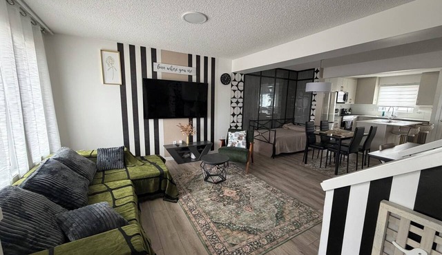 Haverim's Haven-3Bedroom/2.5Bathrooms/AC/6Beds/9-10 guests/Backyard/2Garage
