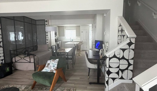 Haverim's Retreat-4Bedroom/3.5Bathrooms/AC/8Beds/12-13 guests/Backyard/2Garage