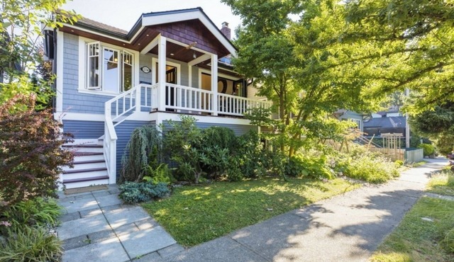 Hidden Gem l Centrally Located l Beautiful Home