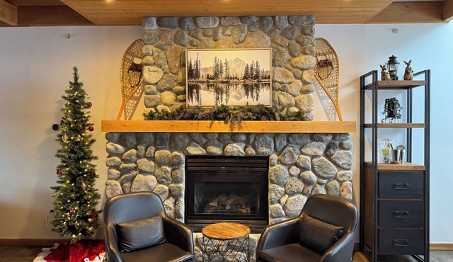 Hidden Gold Hideaway - Apex Mtn - multi-family,pet friendly, slopeside townhome