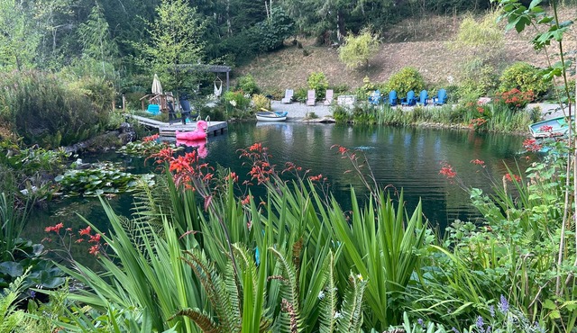 Hidden Pond Gong Suite - Luxury , Pet Friendly, with Hot Tub and Private Beach