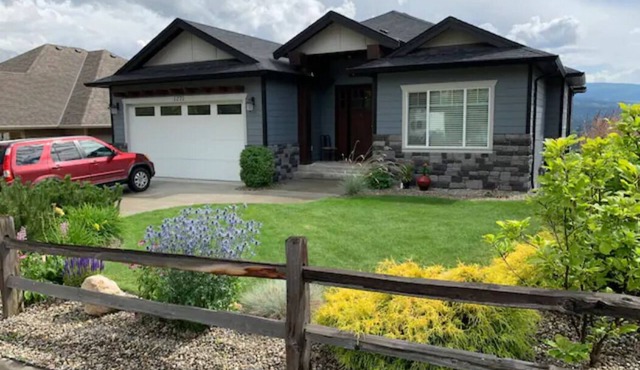 Hillside 2b2b suites w/Panoramic views, close to great golfing, biking, skiing!