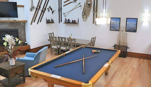 Historic Schoolhouse with Spa & Pool Table