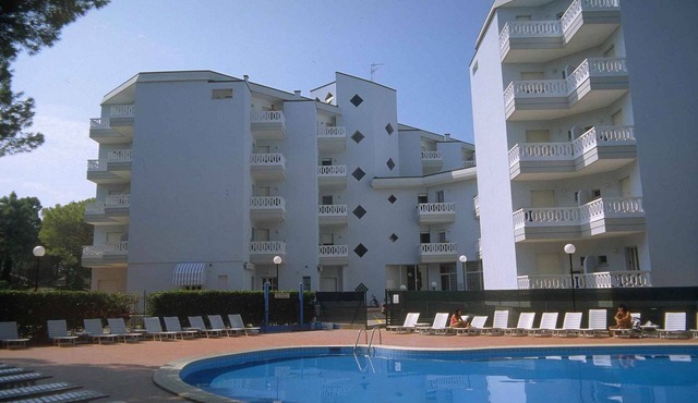 Holiday apartment with air conditioning and pool in Lignano