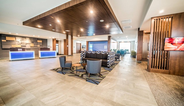 Holiday Inn Express & Suites West Edmonton - Mall Area by IHG