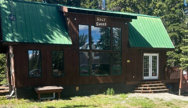 Holy Smoke Cabin @ Apex, ski in/out 5 Bed Rm w Hot Tub