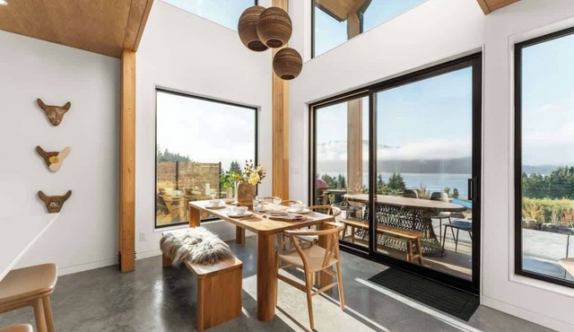 Hot Tub & Amazing Ocean View |The Simple Peak *New