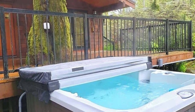 Hot tub Oasis Among Trees - Pet Friendly